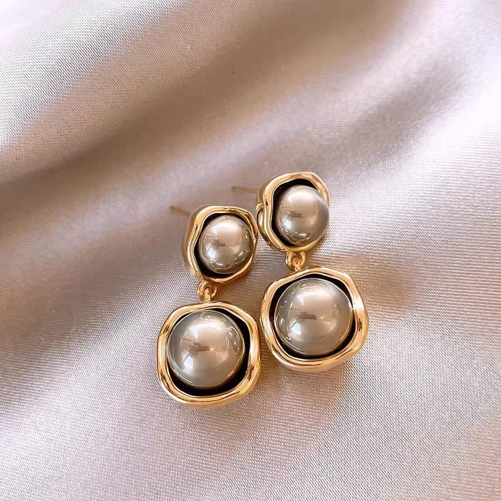 Vintage Elegant Black Pearl Earrings