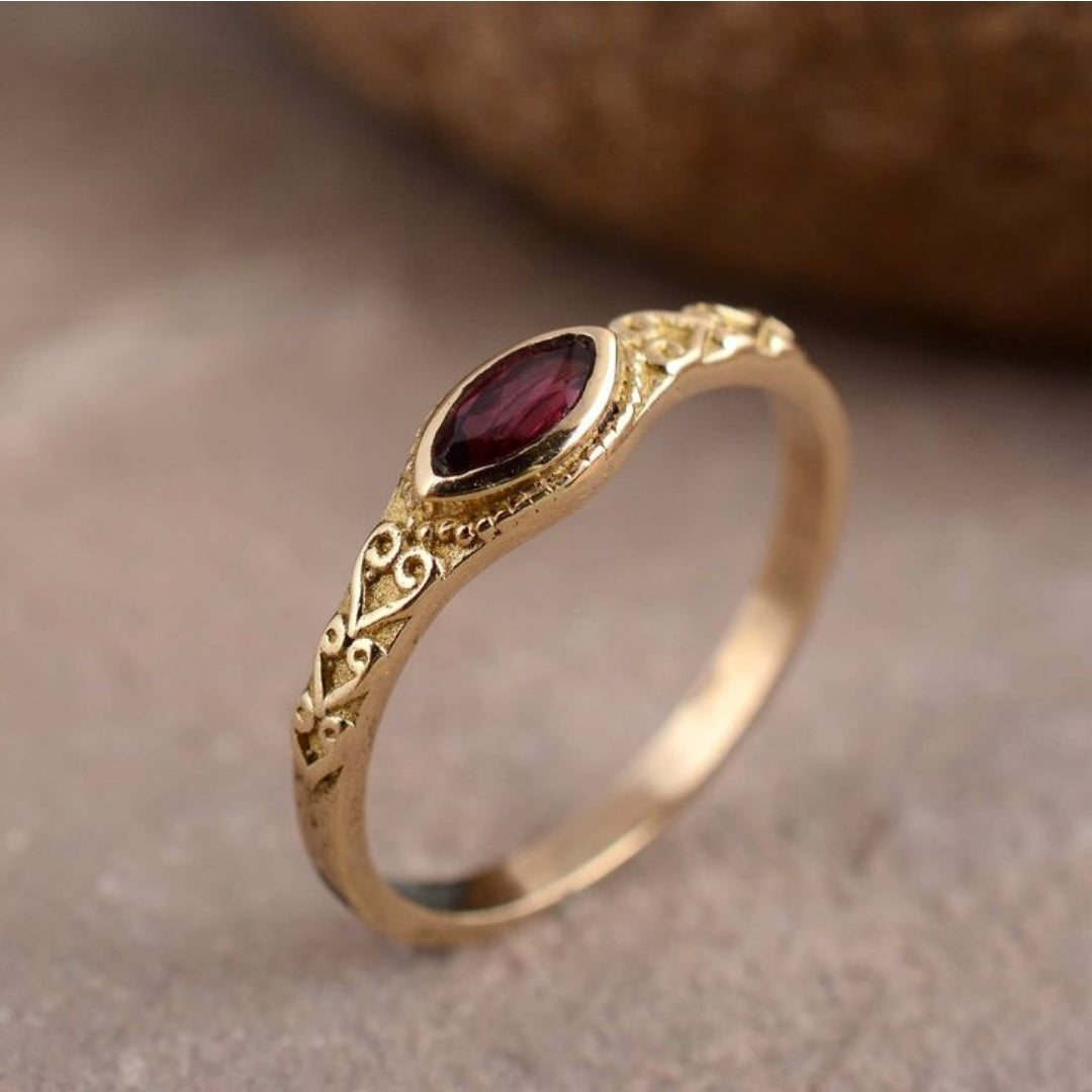 Vintage Red Inlaid Stone Ring