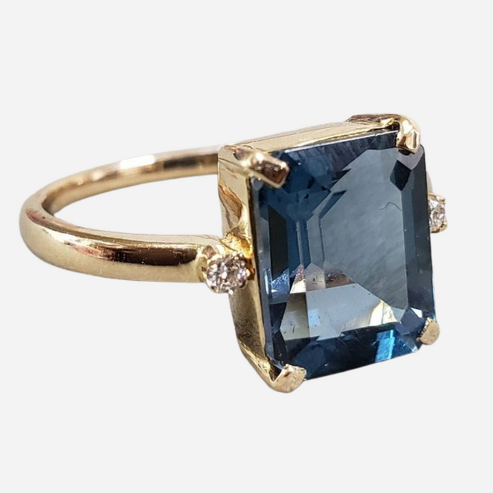 Vintage Cubic Blue Crystal Ring