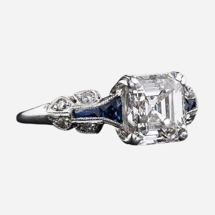 Brilliant Vintage Ring in Blue and Silver