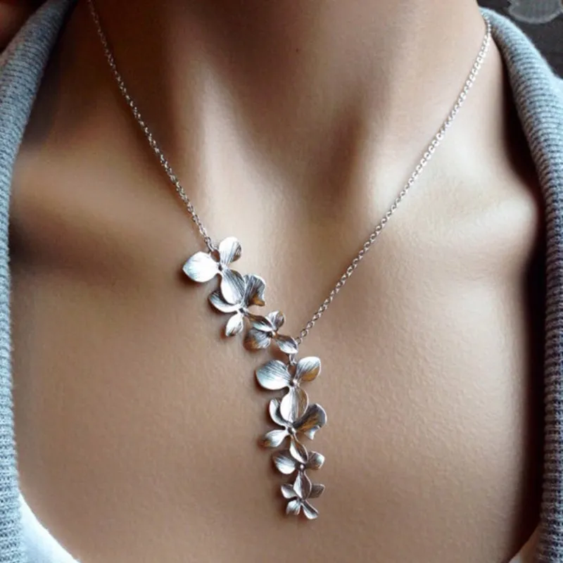 Silver Vintage Flower Necklace