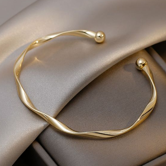 Elegant Gold-Plated Bracelet