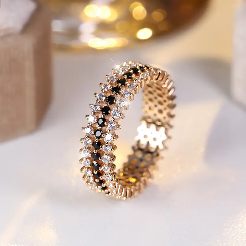 Inlaid Sparkling Crystal Ring